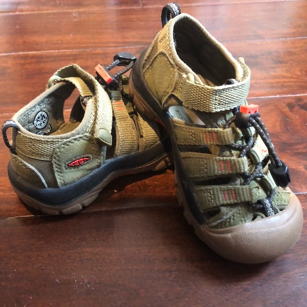 Keens, size 9